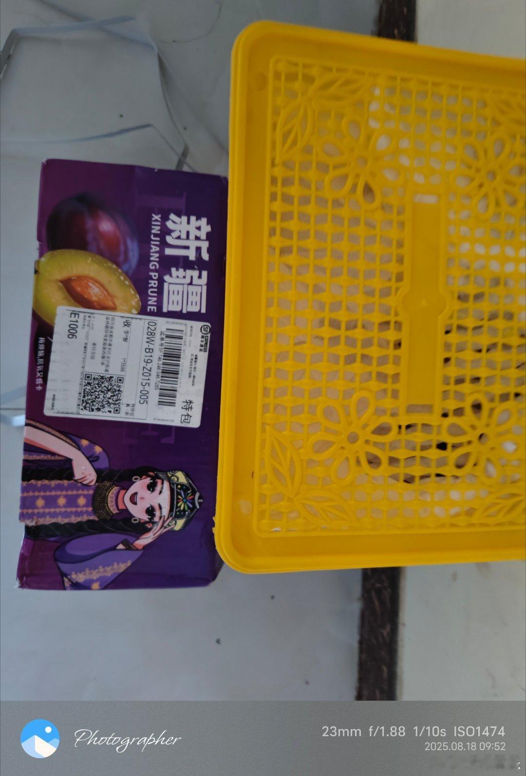 收到新疆西梅，很甜很好吃，以前一直以为西梅是长在树上的，结果有点像葡萄长在藤上的