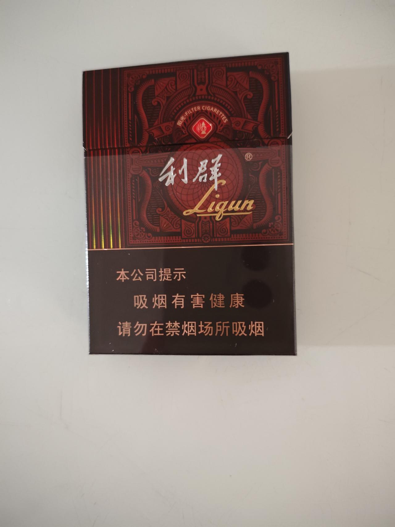餐馆是否应该为吸烟者提供专门区域我认为应该，在日常生活中，抽烟的人还是有不少的，