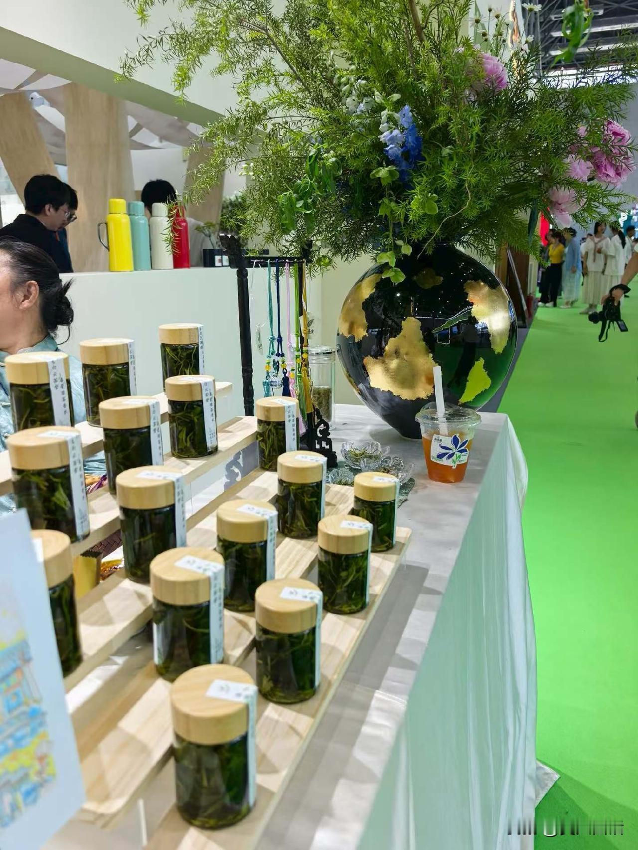 为什么说世界是联系发展的？为什么说这个世界的秘密藏在矛盾二字里？或者藏在矛盾对立