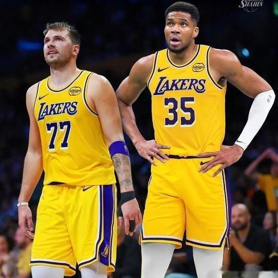 《绝了，字母哥绝了！NBA又当又立第一人》今年交易截止日前，作为最大一条鱼的字母