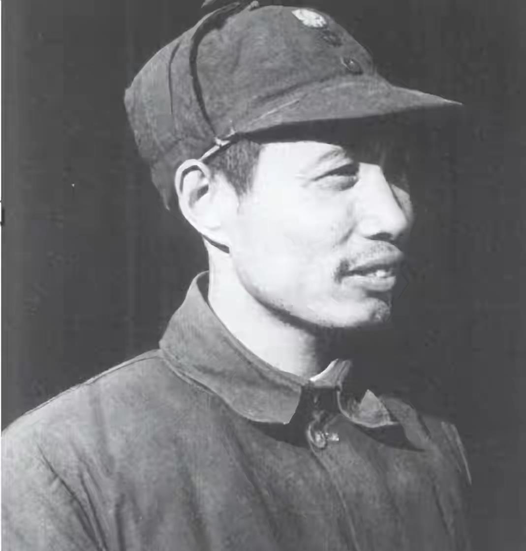 张震在1941年皖南事变后重建的新四军里只是第四师参谋长，四师在七个师里论实力不