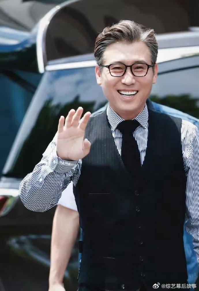 李乃文法拉利老了还是法拉利 叔圈天花板不是白叫的！他身上那种成熟又带劲儿的感觉，