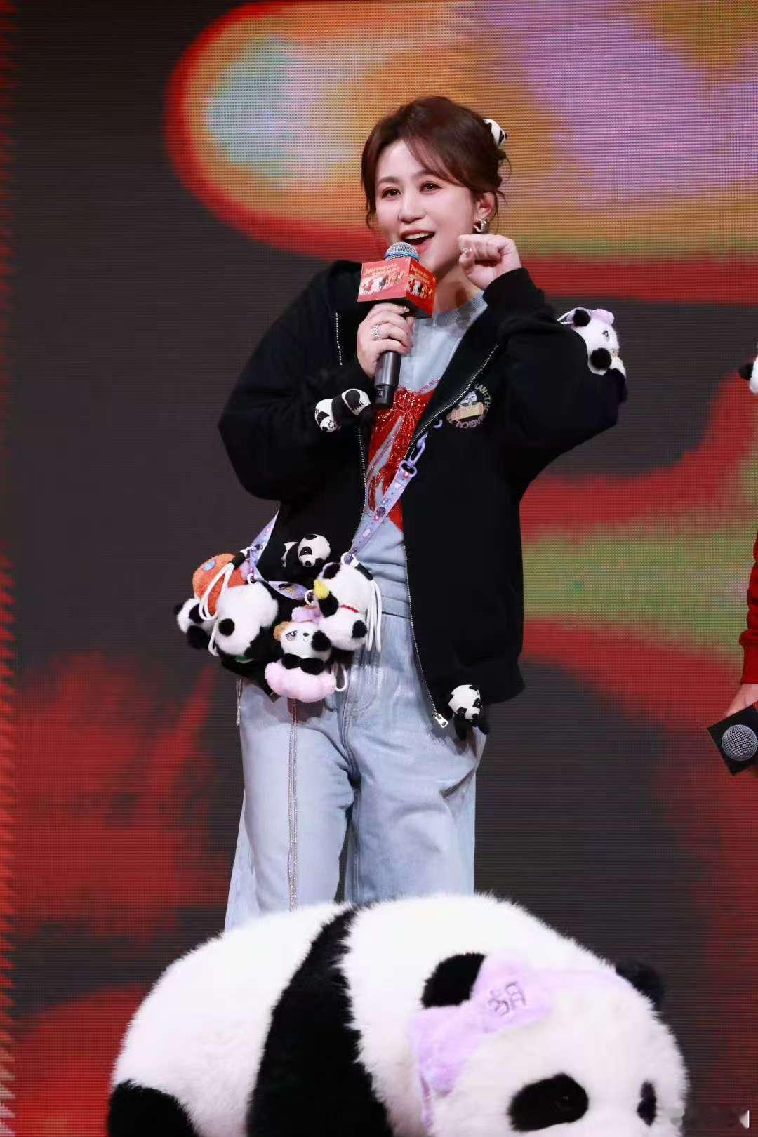 不愧是马丽送祝福都这么有梗谁能拒绝有梗又可爱的马丽，连送祝福都自带笑点，新电影角