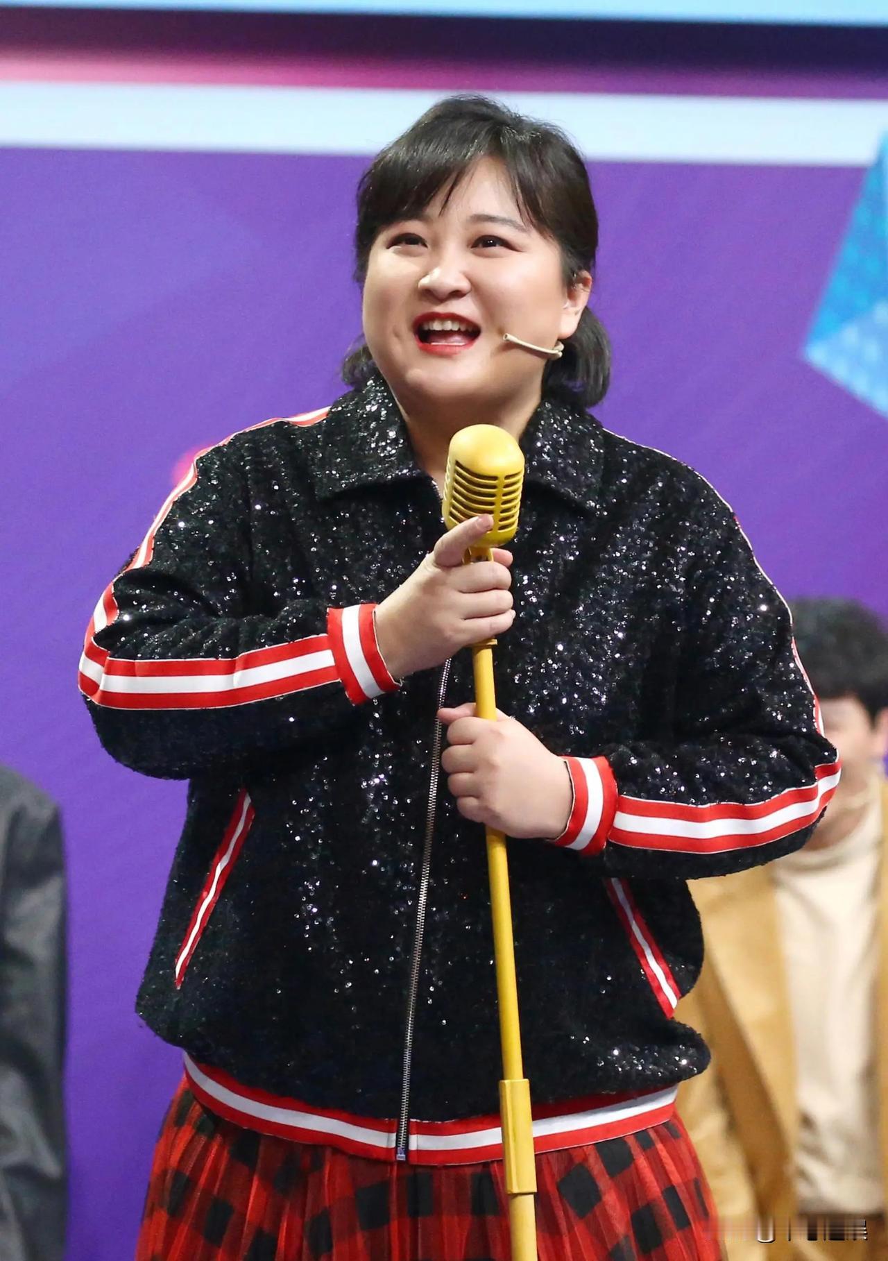 贾玲，是全网唯一，因为变美而丢掉事业的人。

到底是网友太刁钻，还是贾玲真的选错