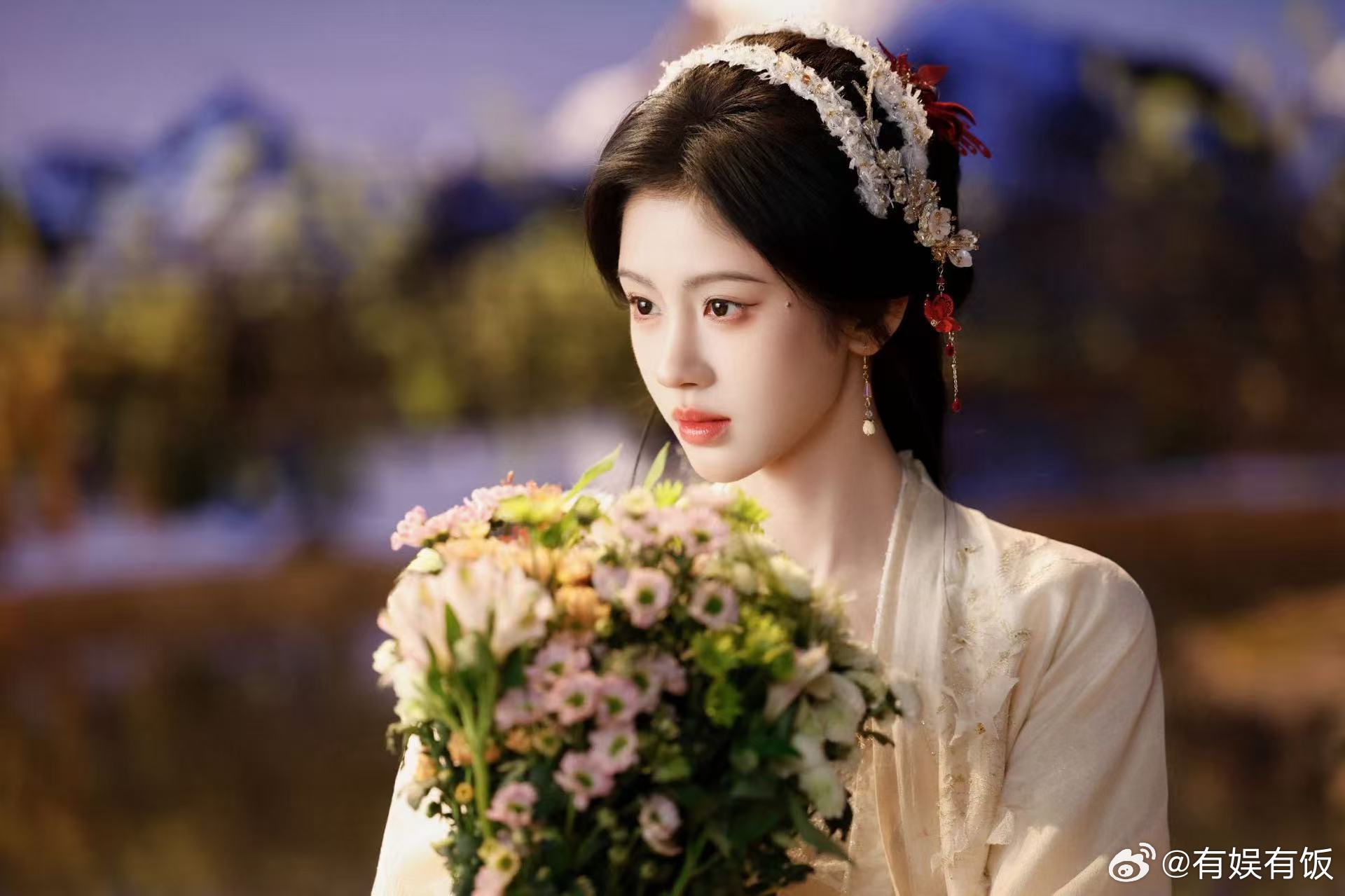 鞠婧祎山月为裙鞠婧祎秋水为裳鞠婧祎山月为裙，秋水为裳，