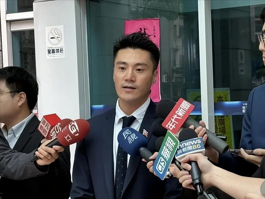 党代表建议：国民党应直接表决开除丁瑀、萧敬严党籍
此外，国民党青年丁瑀、萧敬严近