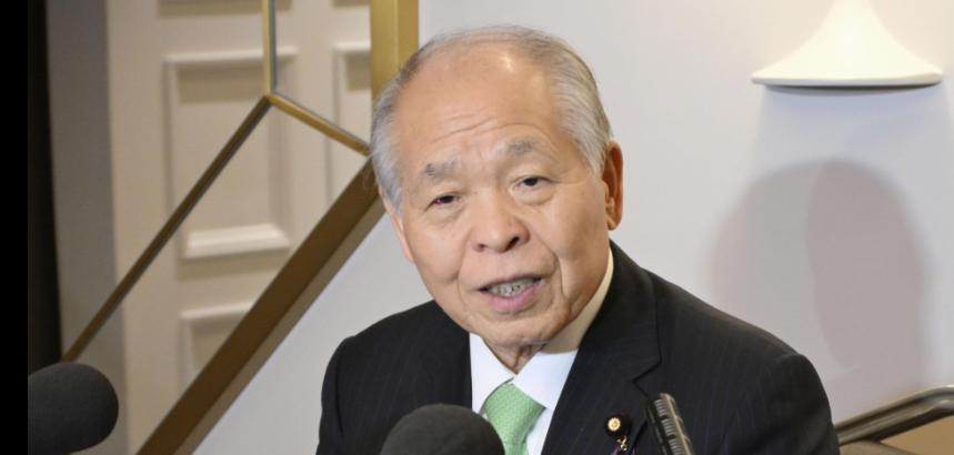 日本参议院铃木宗男访俄要求恢复北方领土扫墓

日本自民党籍参议员铃木宗男 26 