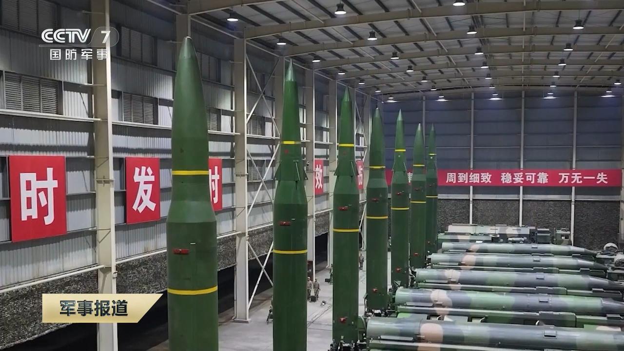 配备两种弹头的“东风16”，打击各种目标都得心应手。