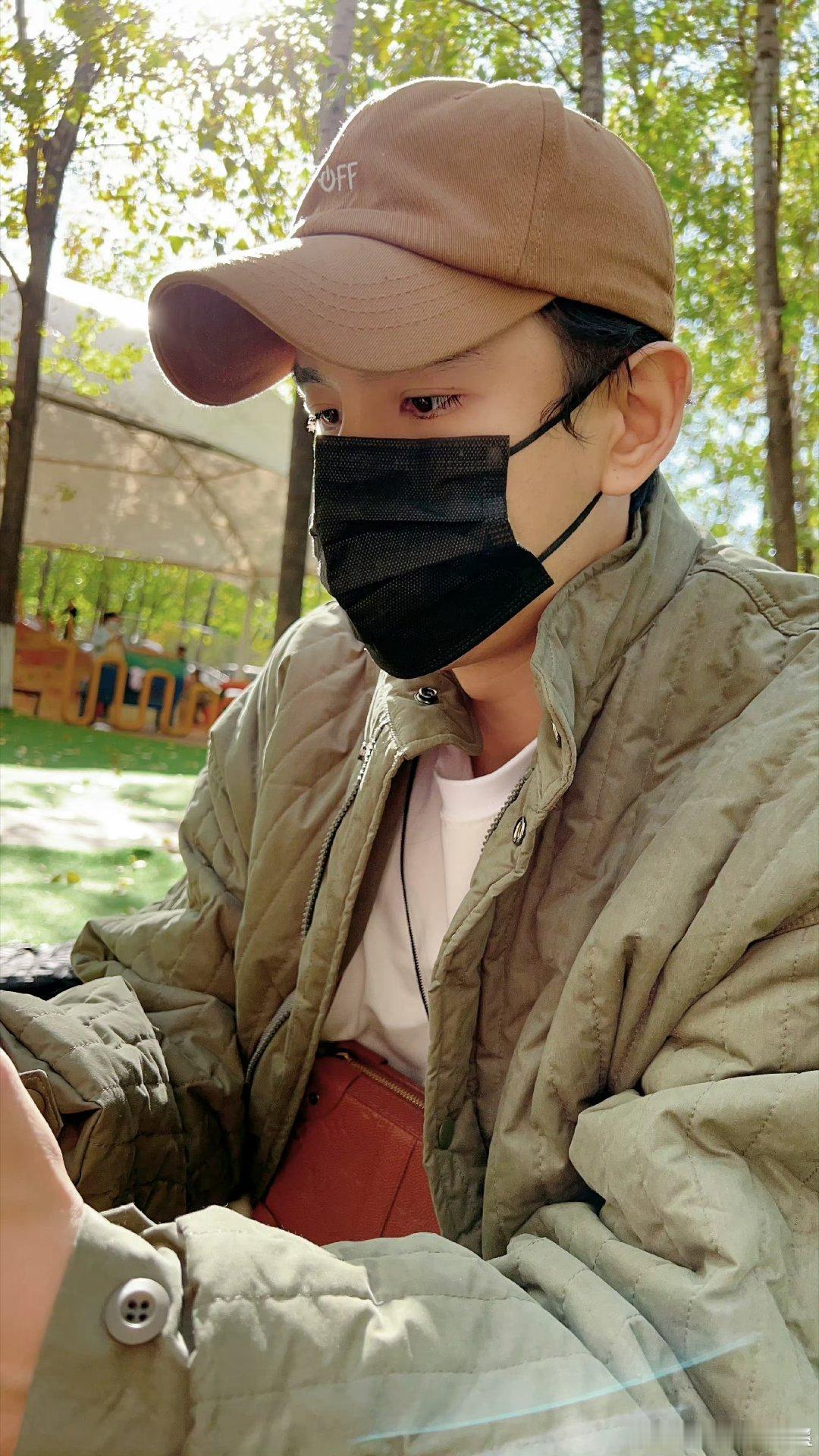 李维嘉上节目夹带经超赵又廷 李维嘉这美食雷达也太准了吧，不仅自己爱吃，还能精准预
