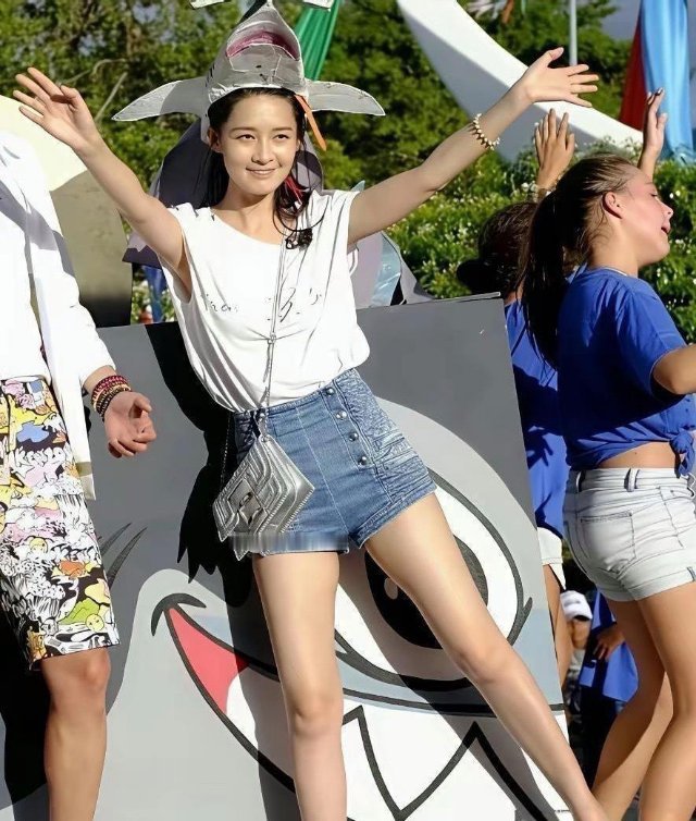 李沁早年长这样，谁看了不迷糊 