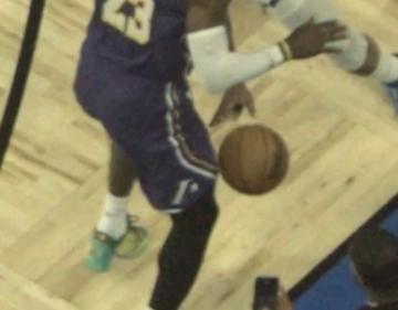 裁判报告出炉！湖人3判全获利？
昨天湖人105-104绝杀魔术，最后时刻两回合引