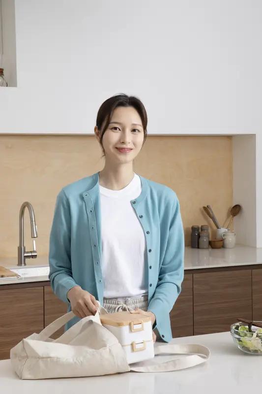 什么是好老婆？
我认为好老婆必须具备以下几点：
1、温柔且善解人意，体贴老公。