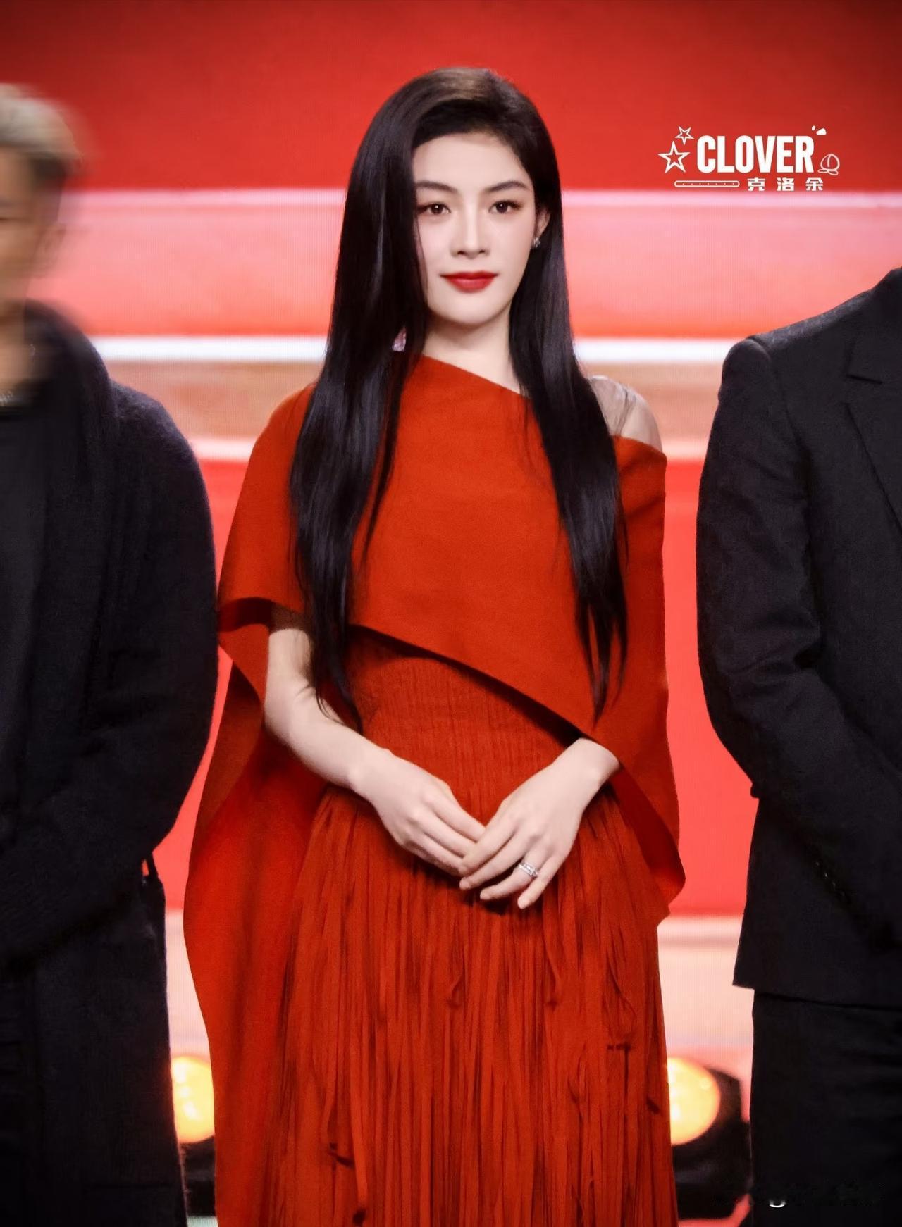 陈丽君真的不能细看，
不是不好看，是你一注意细节，
就根本停不下来。
 
202