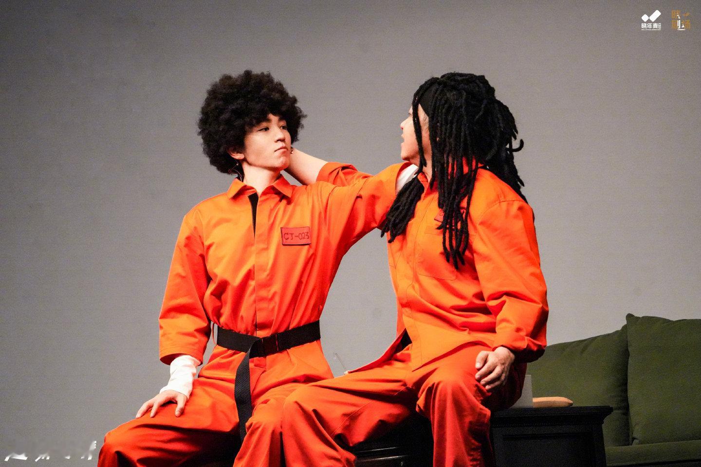 这个爆炸头真的和其他爆炸头不一样。。。别有一番风味王俊凯话剧趁世界还年青