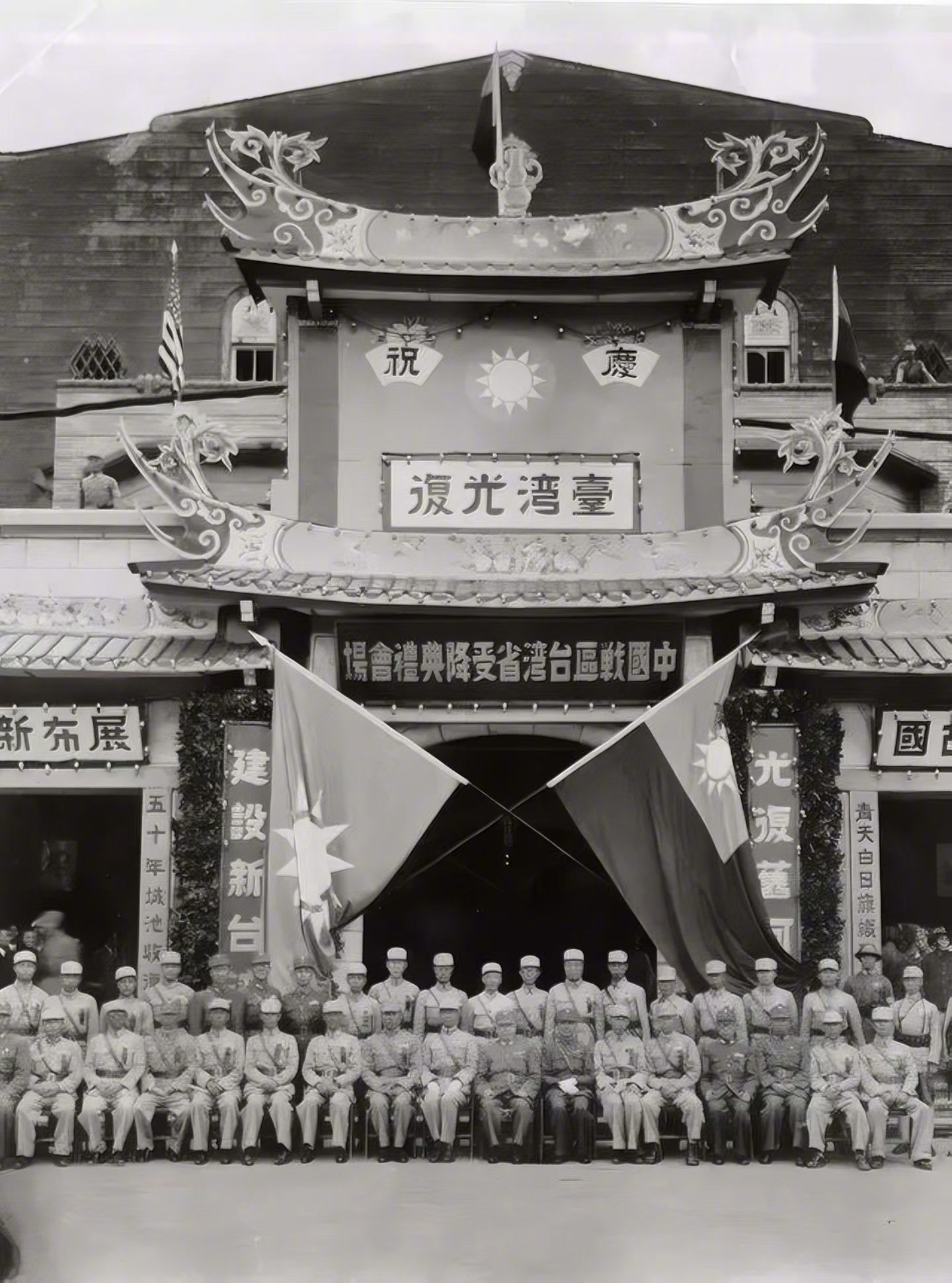 台湾   80年前的今天，1945年10月25日，台湾正式回归祖国怀抱。黑白影像
