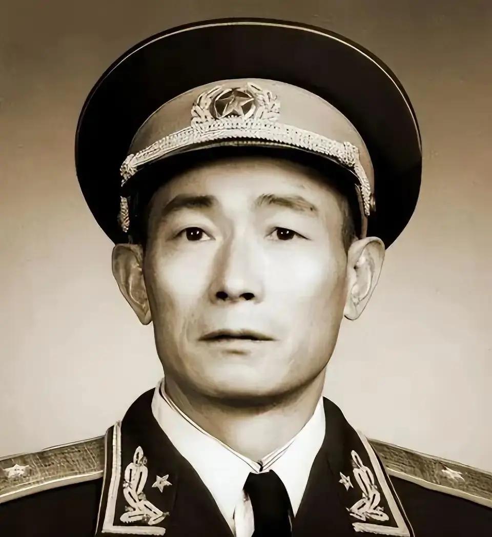 快讯！快讯！
陈赓把晋升令往桌上一摁：团长不是白给，先捅破两个紧急活儿。期限三天