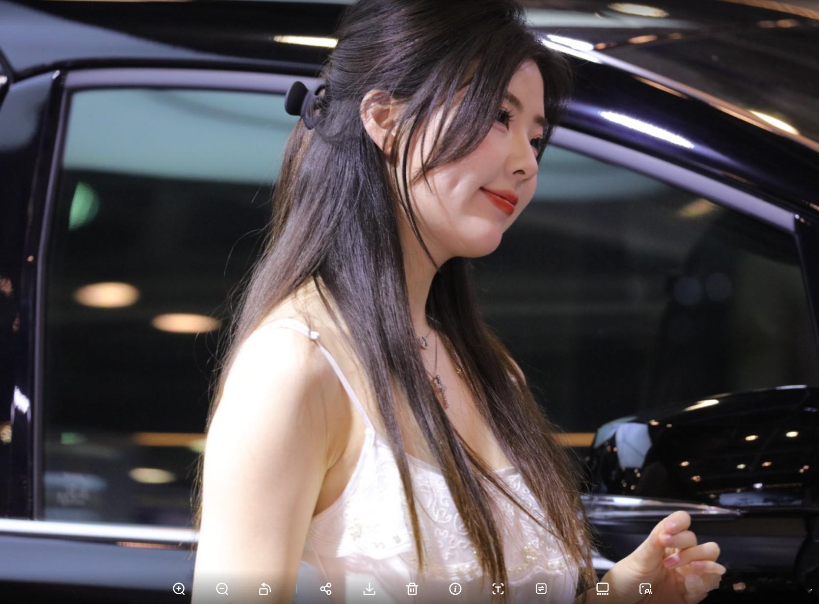 车模小姐姐 春晓 车展106p-11m（含大量特写）【106P-1.3GB】 