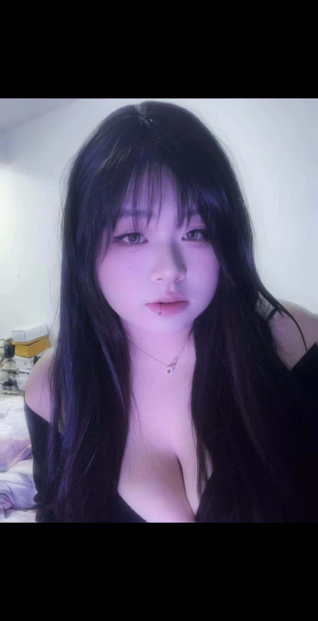 我多心疼你啊，我打个唇钉我都怕你疼