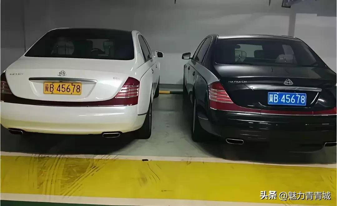 这豪车身份不简单，一个是白车黄牌，另一个是黑车蓝牌，但同为56789的数字连号，