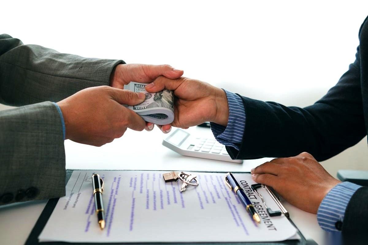 最怕听到的借钱开场白，就是那句压低了嗓子、鬼鬼祟祟的：“哥们儿，这事儿千万别让我