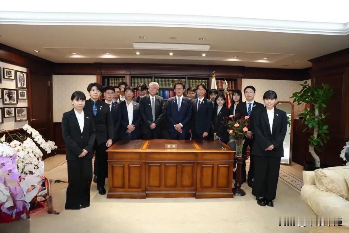 黄国昌昨（11日）突然宣布窜访美国，并称这次行程目的是和美国谈“防务和关税”议题