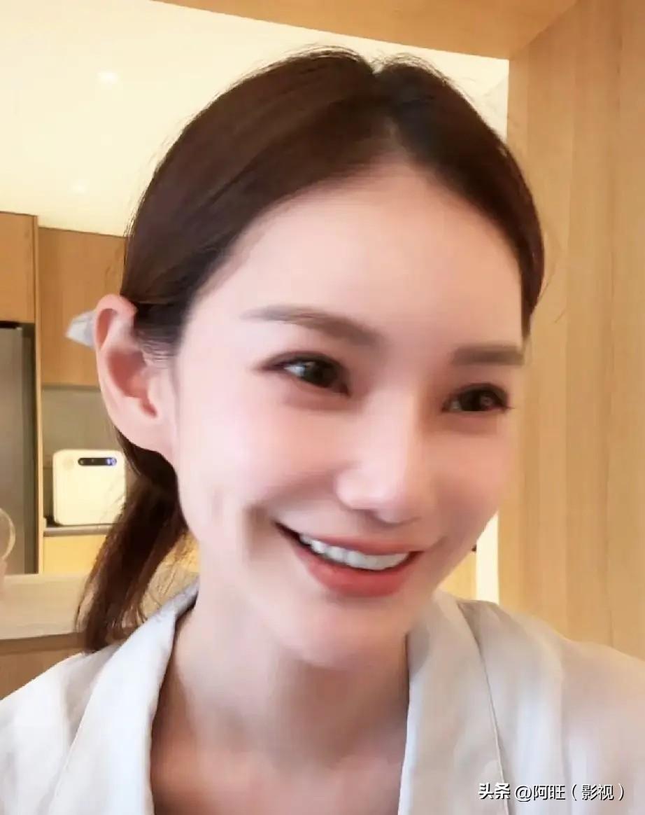马筱梅在家开启直播，有网友好奇发问北京气候干不干，这个对比两岸生活环境的问题，她