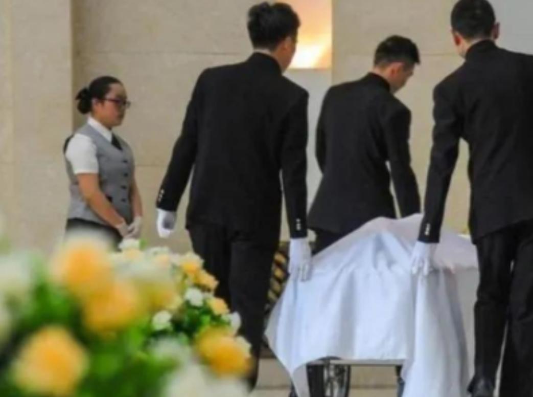 人死后，身体还是活的！绝大多数人根本就不知道，其实人在死后埋入地下，肉身在地下所