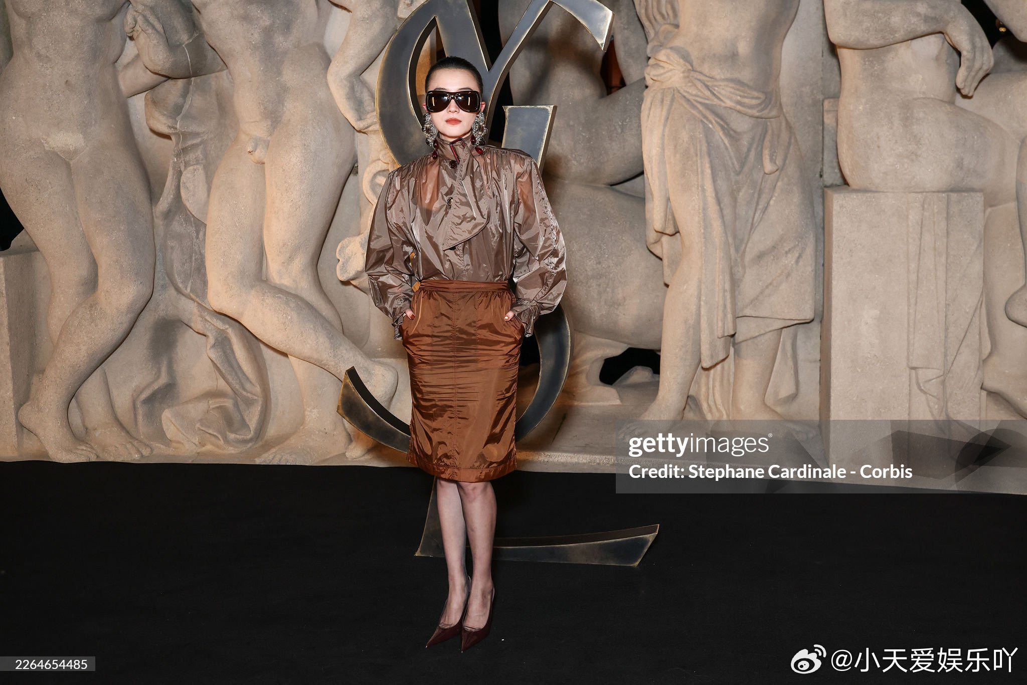 宋佳G社镜头 谁看了宋佳在G社镜头下的巴黎美照不心动啊！1米73的她穿上细高跟，