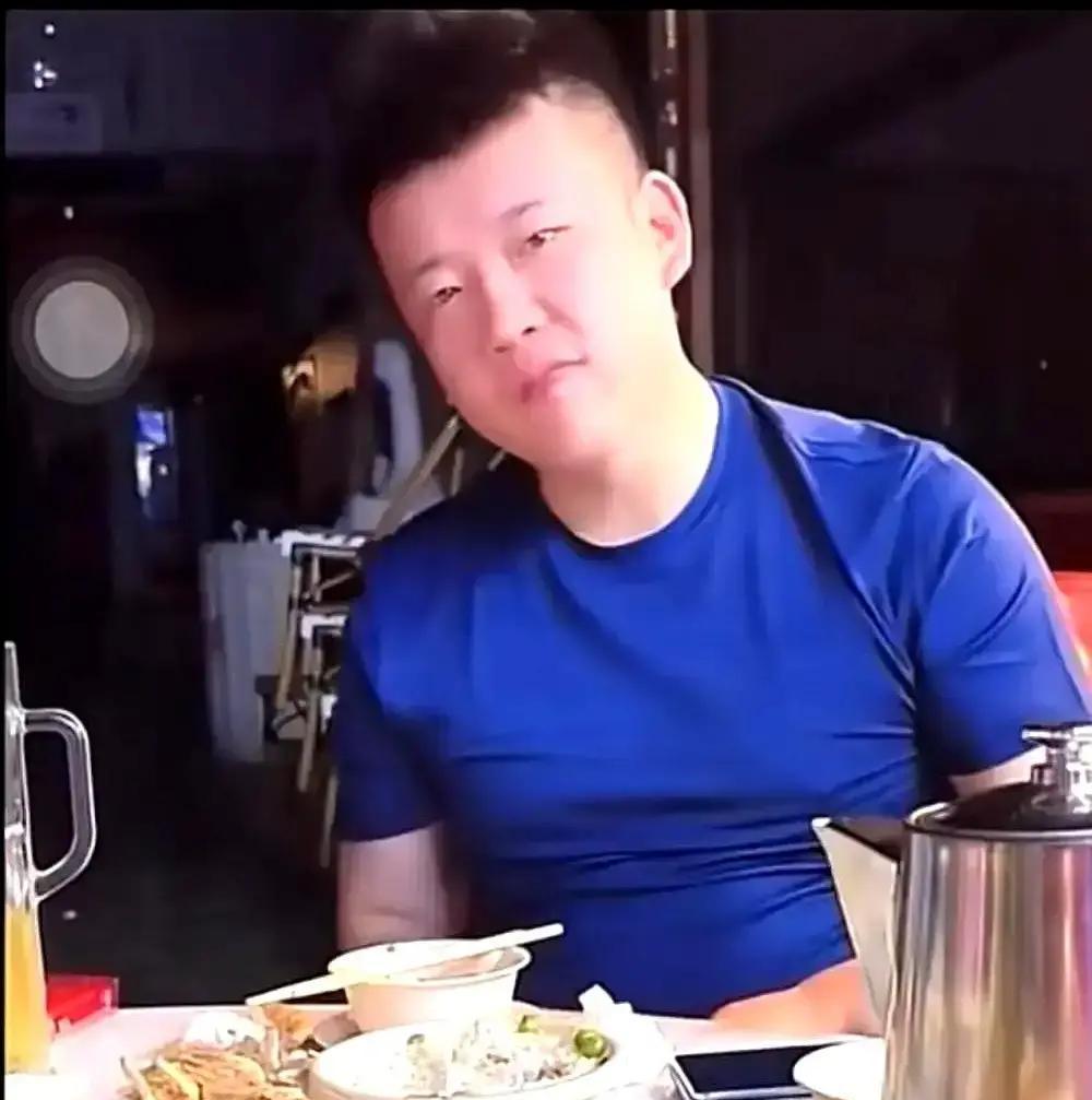 木森林薇分手了，但“木林森”公司股权变更这事儿，才是真正的内幕。
别跟我谈什么“