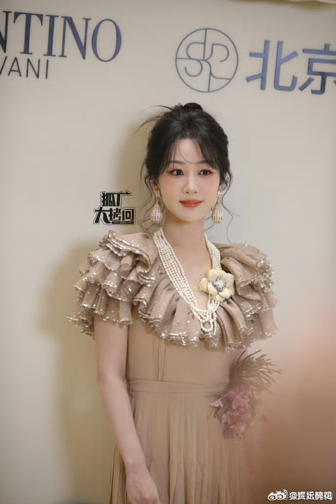 张柏芝杨紫徐艺洋活动生图 张柏芝、杨紫、徐艺洋今日活动生图🈶 三位美女的生图状