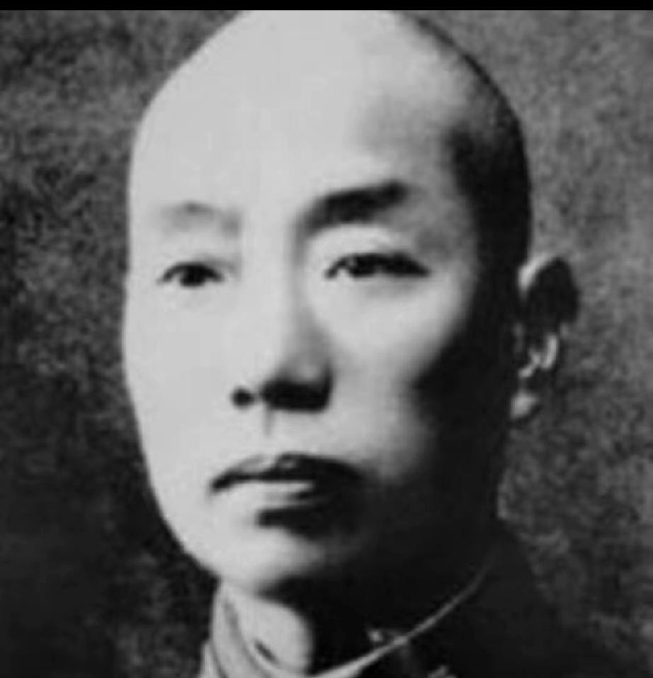 与辉同行员工手册大揭秘：远离公共议题，
竟是互联网生存的制胜法宝！

最近，一位