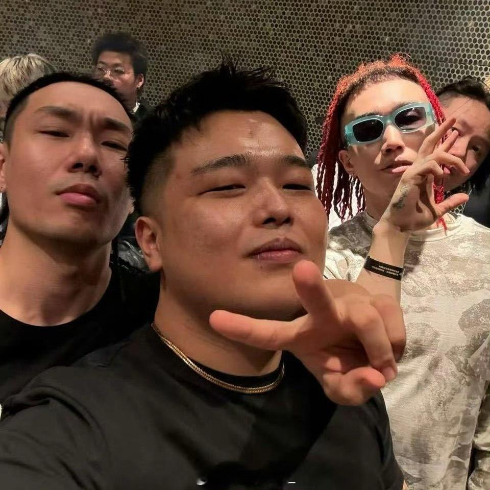 Sakee和MacOvaSeas现身Psy.P婚礼！Psyp 结婚 ​​​