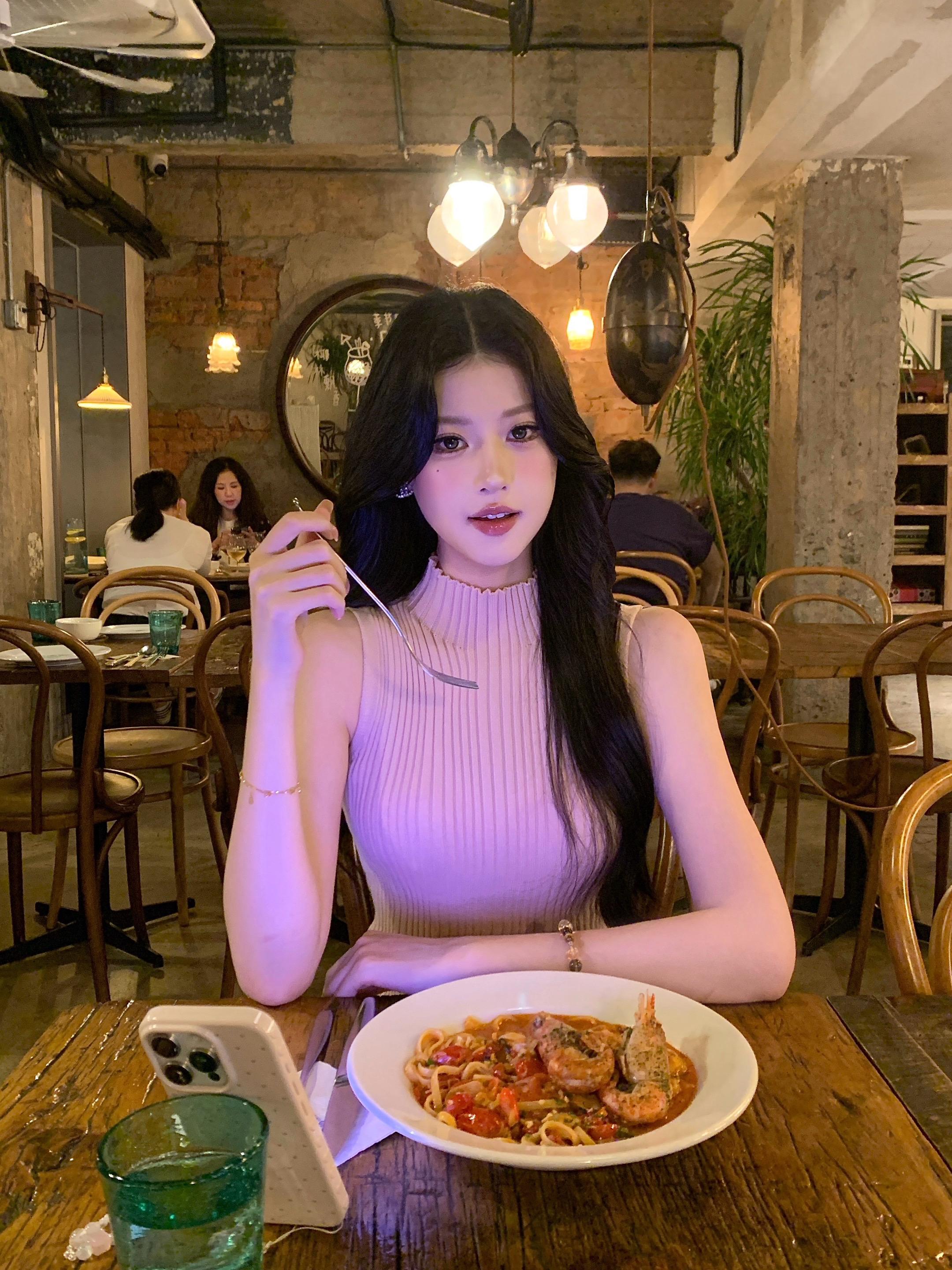 所以你不开心是因为我没说想你吗。