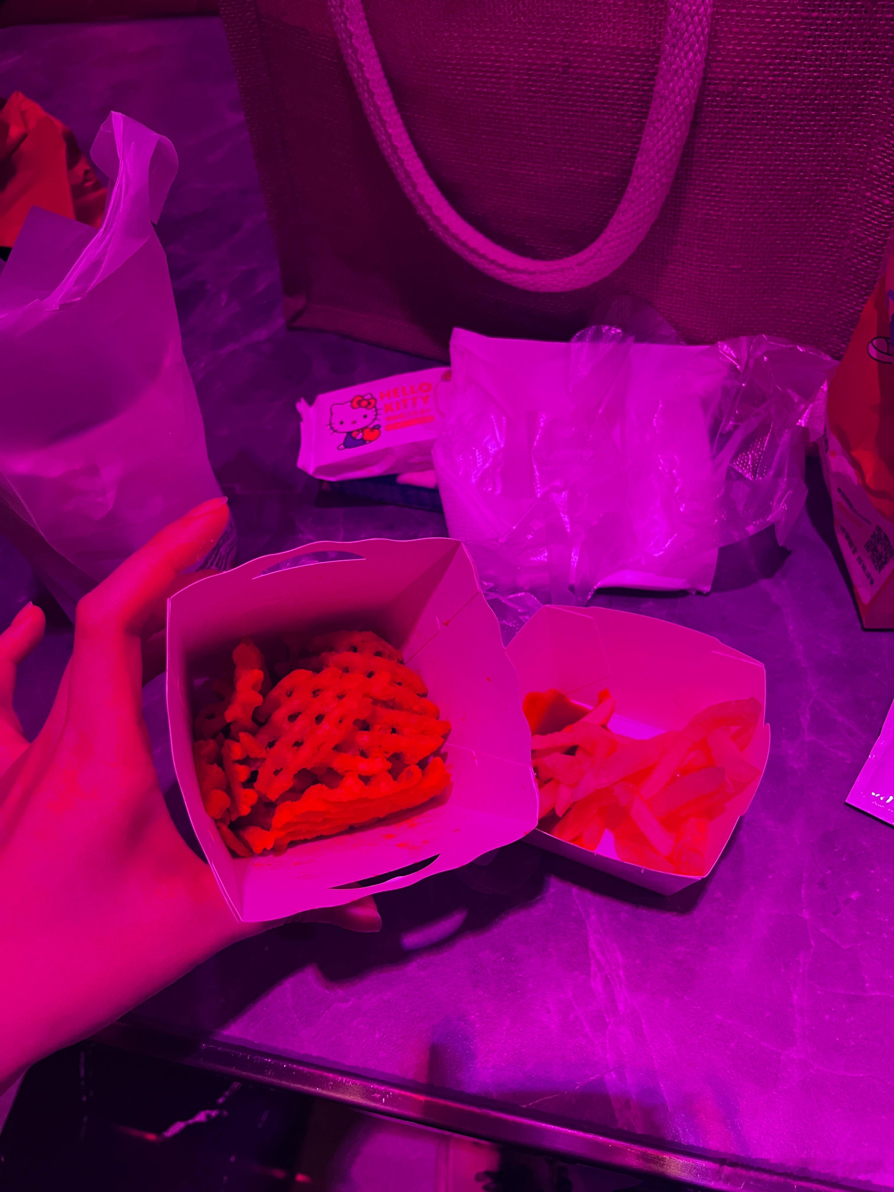 冰淇淋不错摇滚薯也不错 