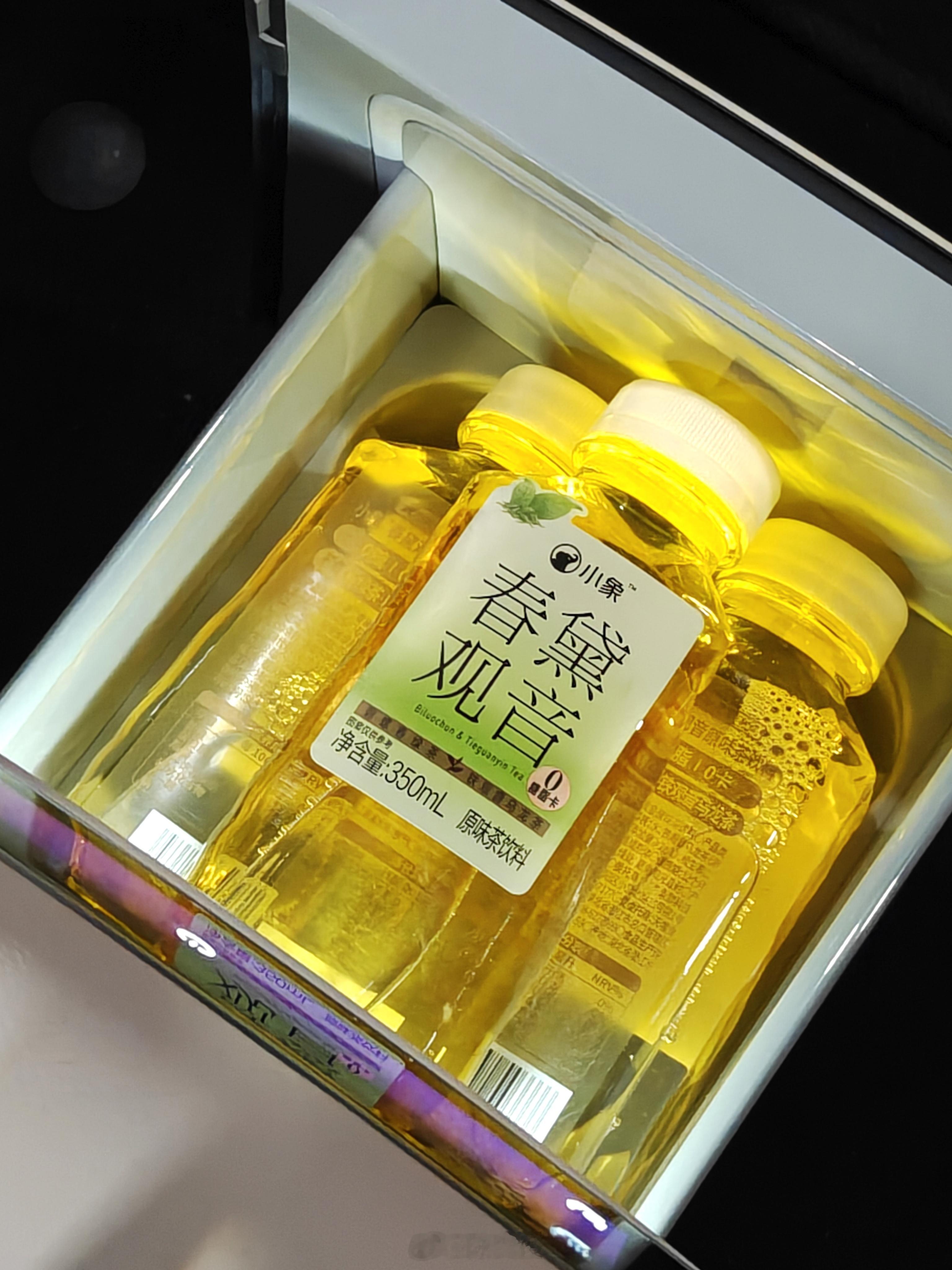 春黛观音确实好喝，绿茶解腻有回甘，又买了一箱放车里招呼朋友。 