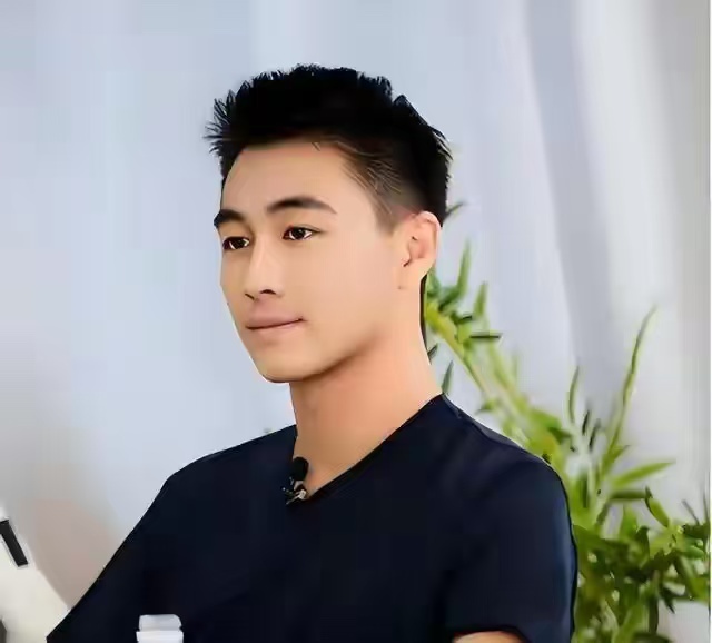 何猷君用行动打破谣言， 和奚梦瑶依然相亲相爱 