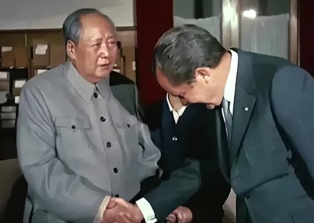 1972年，尼克松访华，闲谈时好奇发问：您有什么特长或爱好？主席从容说出五个大字