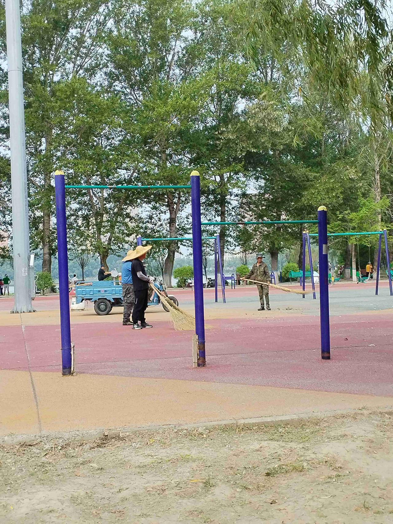 我的今日状态：😁轻松愉快
我这里的天气：☀️晴天
   这里是黑龙江省肇东市南
