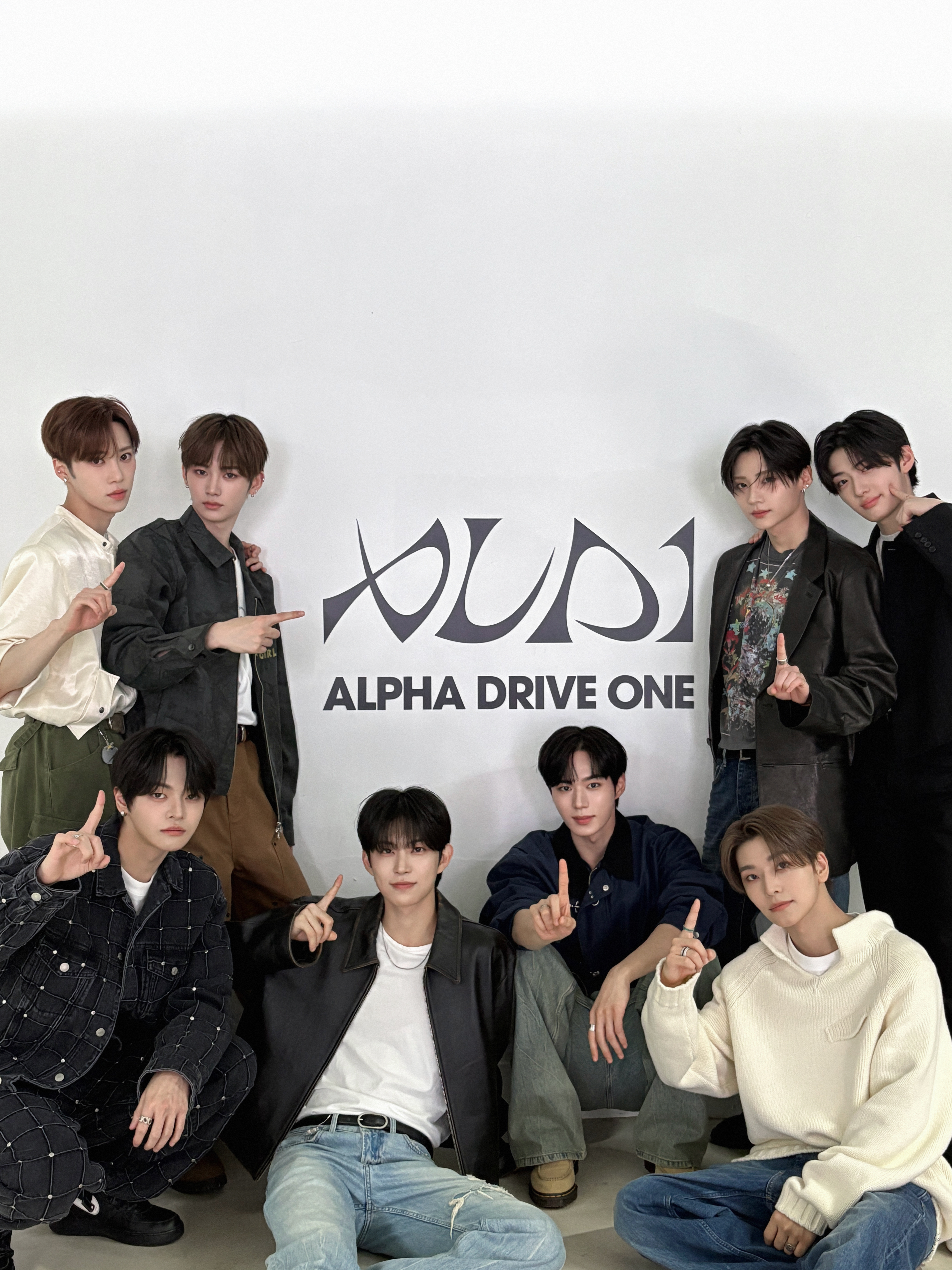ALD1新合照 男宝2组合ALD1成团后的新合照[手指比心] ​​​