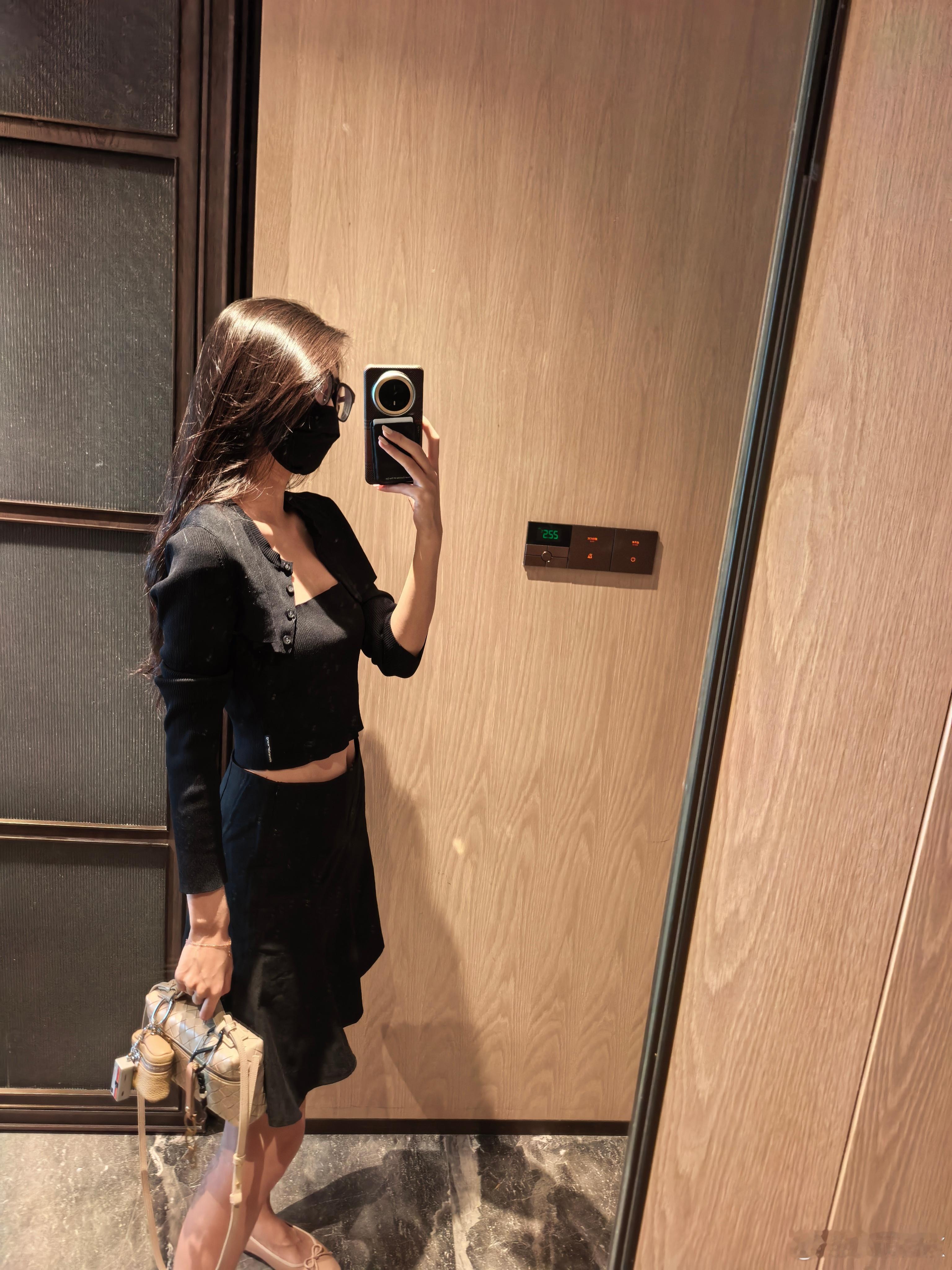 早朋友们前天在成都吃的太放纵昨天肚子不舒服了一天没怎么吃果然清爽了