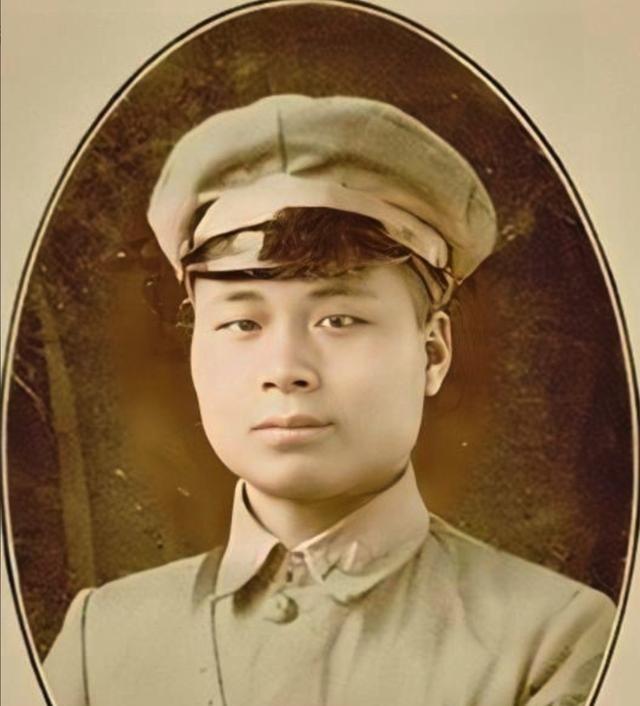 1980年，邱行湘去台湾探亲，回国前，蒋纬国给了他一大笔钱，邱行湘却说：“我这次