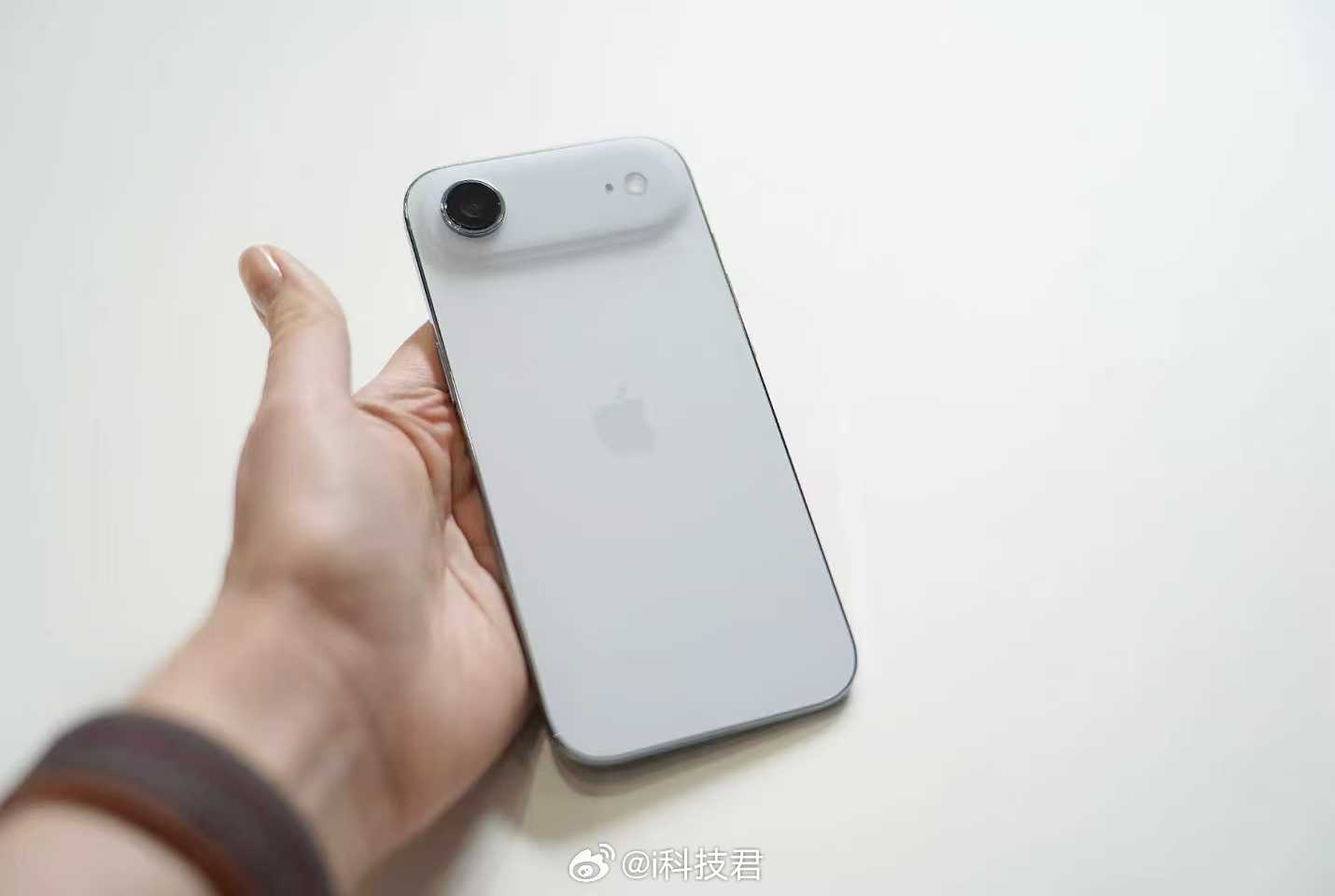 以前不差钱，买手机啥的都是必须新款，直到我发现了海鲜市场，好多二手东西都是便宜的