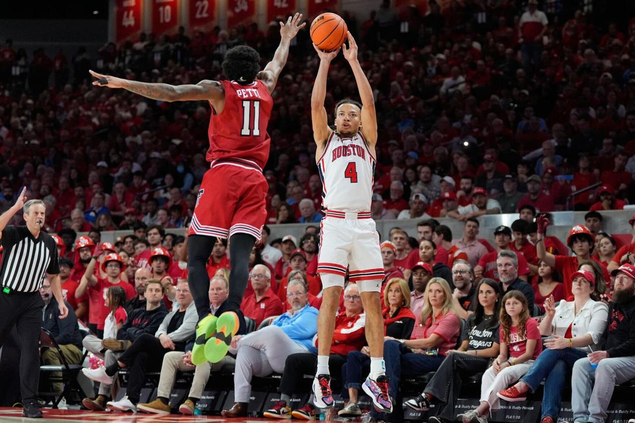 全美第7号种子休斯顿大学坐镇主场以69比65战胜了全美第14号种子德克萨斯理工大