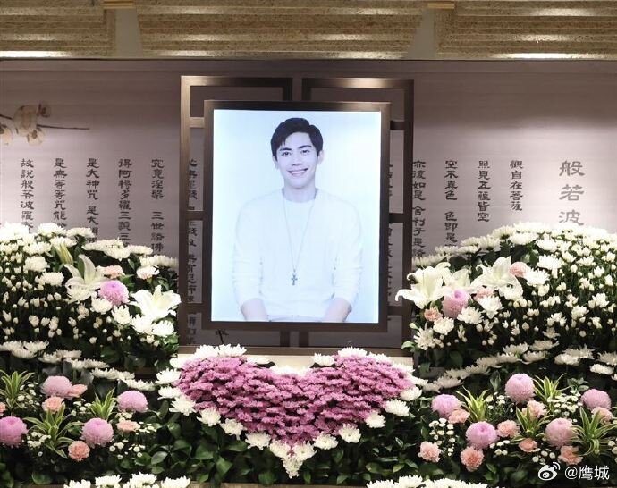 【众星悼念王建隆】陈怡蓉王建隆曾拍薰衣草近日，据台媒消息，43岁的台湾演员王建隆