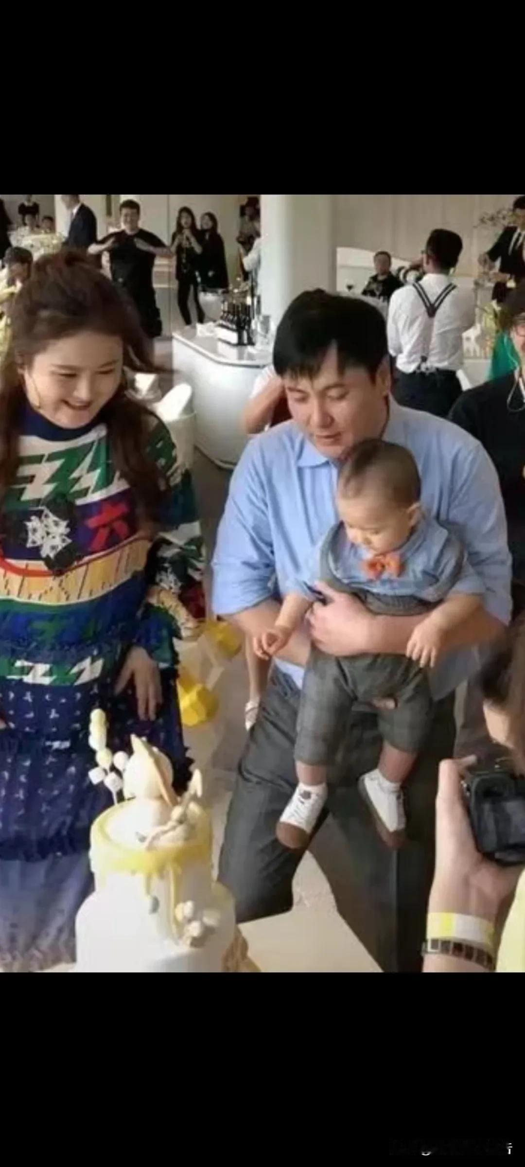 王楠沈腾的老婆，两人相恋多年，沈腾这几年也发迹了，身价水涨船高，也不是曾经在开心
