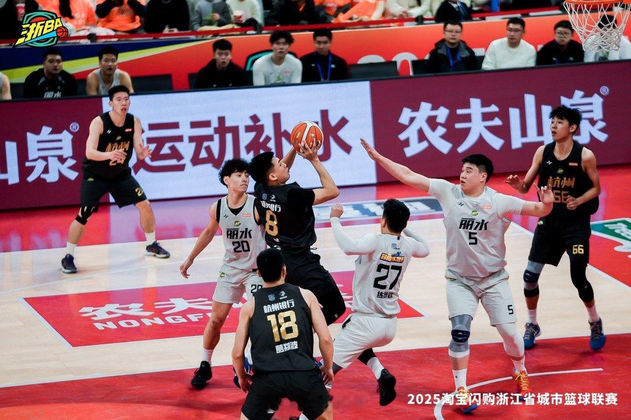 【总比分3:1！杭州队夺得浙BA总冠军 】2月6日晚，浙BA总决赛第四场在杭州黄