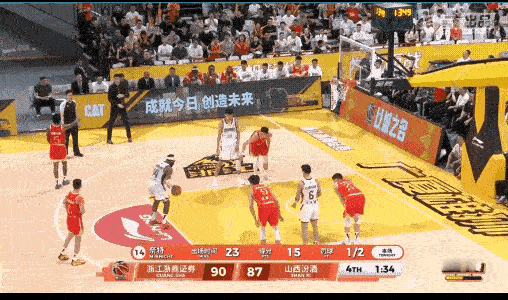 奈特最后这个罚篮，王博应该让苏若禹上去守篮板球啊！结果奈特虽然两罚不中，但广厦队