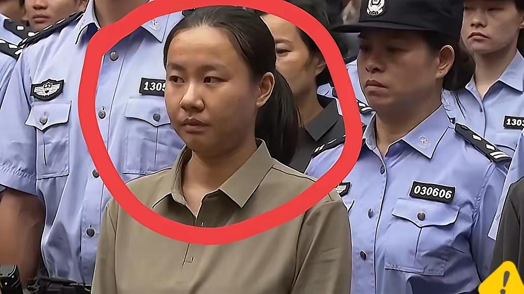 ​​我一直有个疑问，
不知道有人琢磨过没？
明珍珍明明是果敢人，却拿着云南临沧和