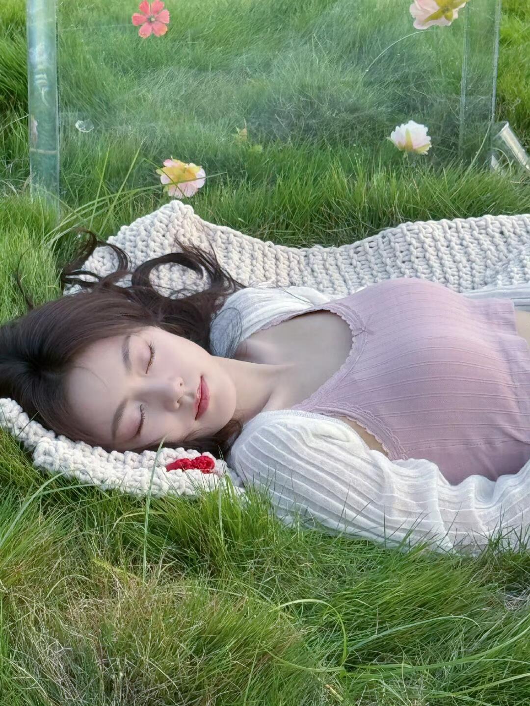 赵今麦被夸到害羞捂脸属于23岁的青春时光🩷 