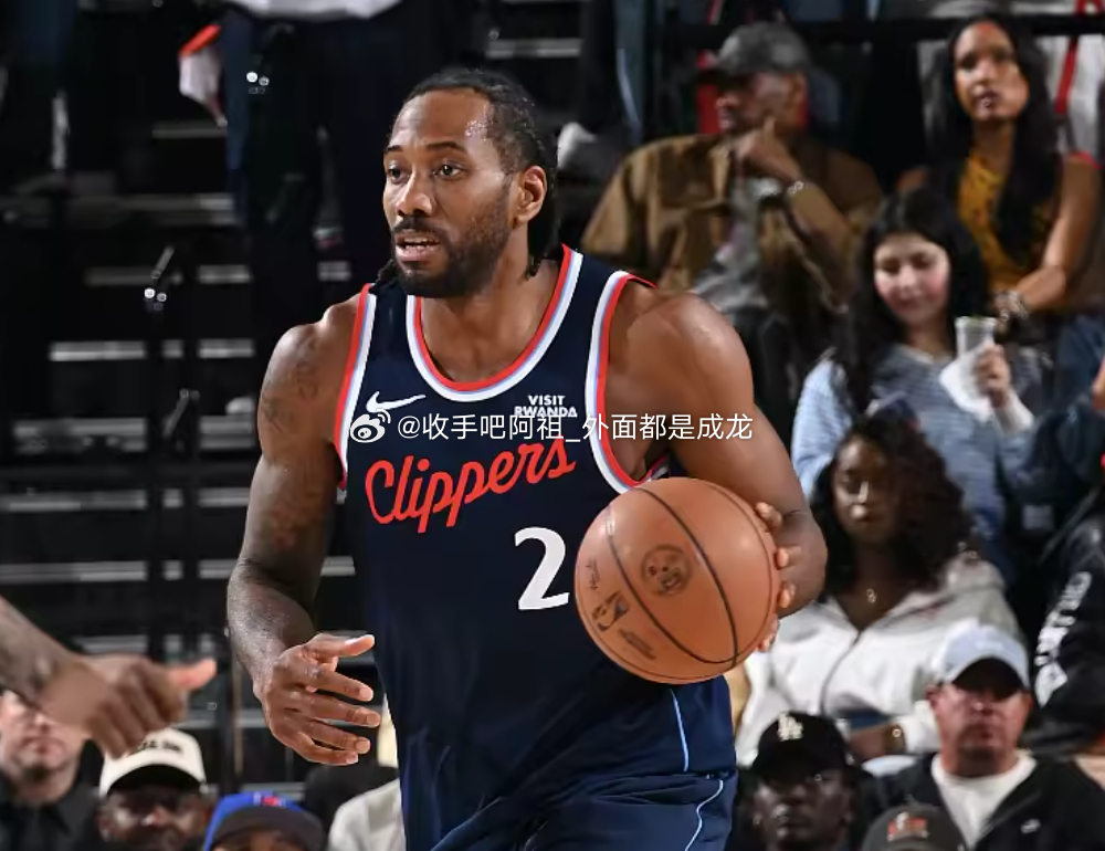 NBA常规赛，快船129-96大胜雄鹿。本场比赛伦纳德在首节7中1后迅速调整，之